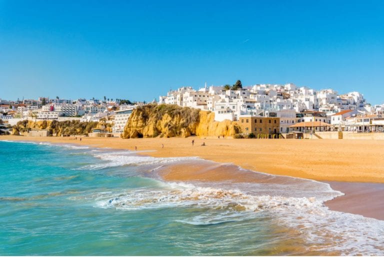 Britânicos mantêm liderança na compra de habitação em Resorts no Algarve