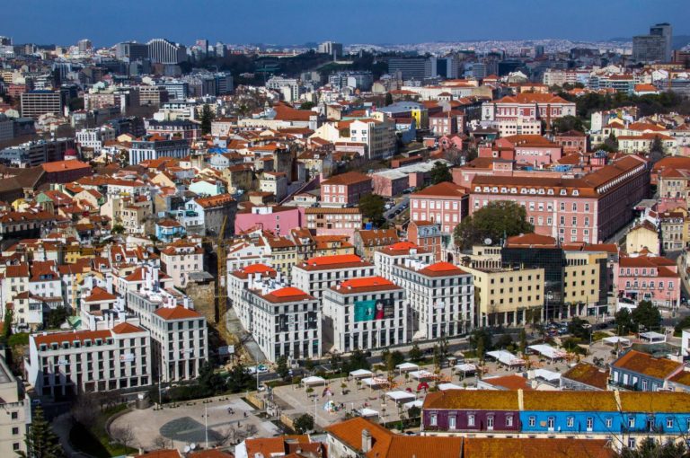 Antigo edifício dos CTT em Lisboa pode ser convertido em hostel num investimento de 25 milhões de euros