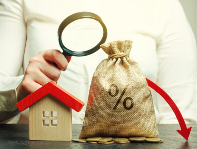 Taxa de juro implícita do crédito à habitação desce para 0,800% em julho