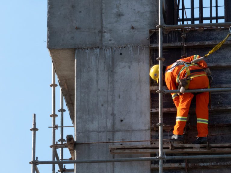 Licenciamento total de obras de edificação e reabilitação aumenta 5,1% em janeiro